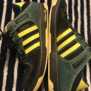 Adidas snickers size 8.5 color blue-yellow